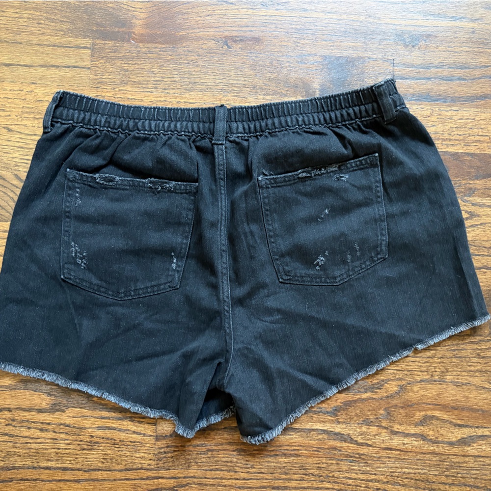 NWOT Aerie Black Distressed Denim Shorts Size L - Picture 2 of 3